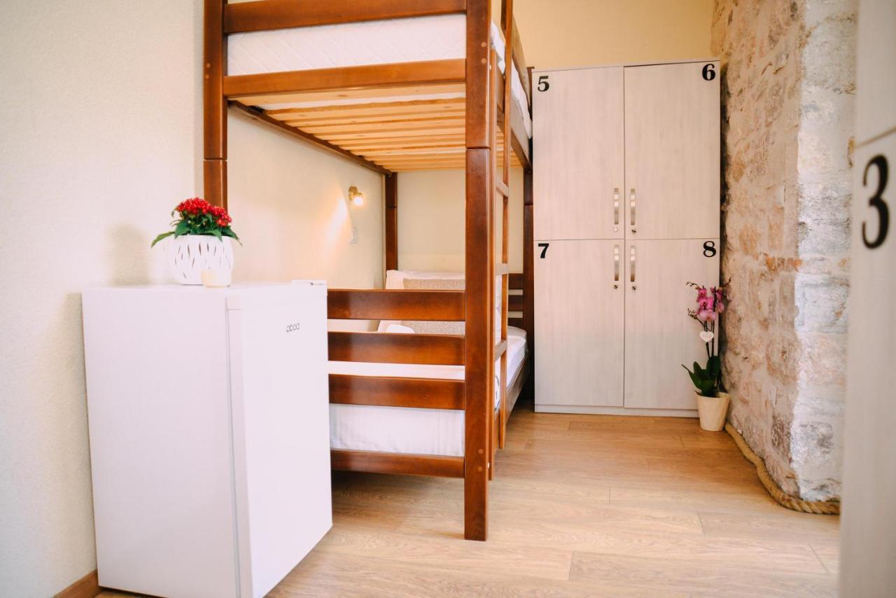 Guesthouse STEP Kotor Extérieur photo