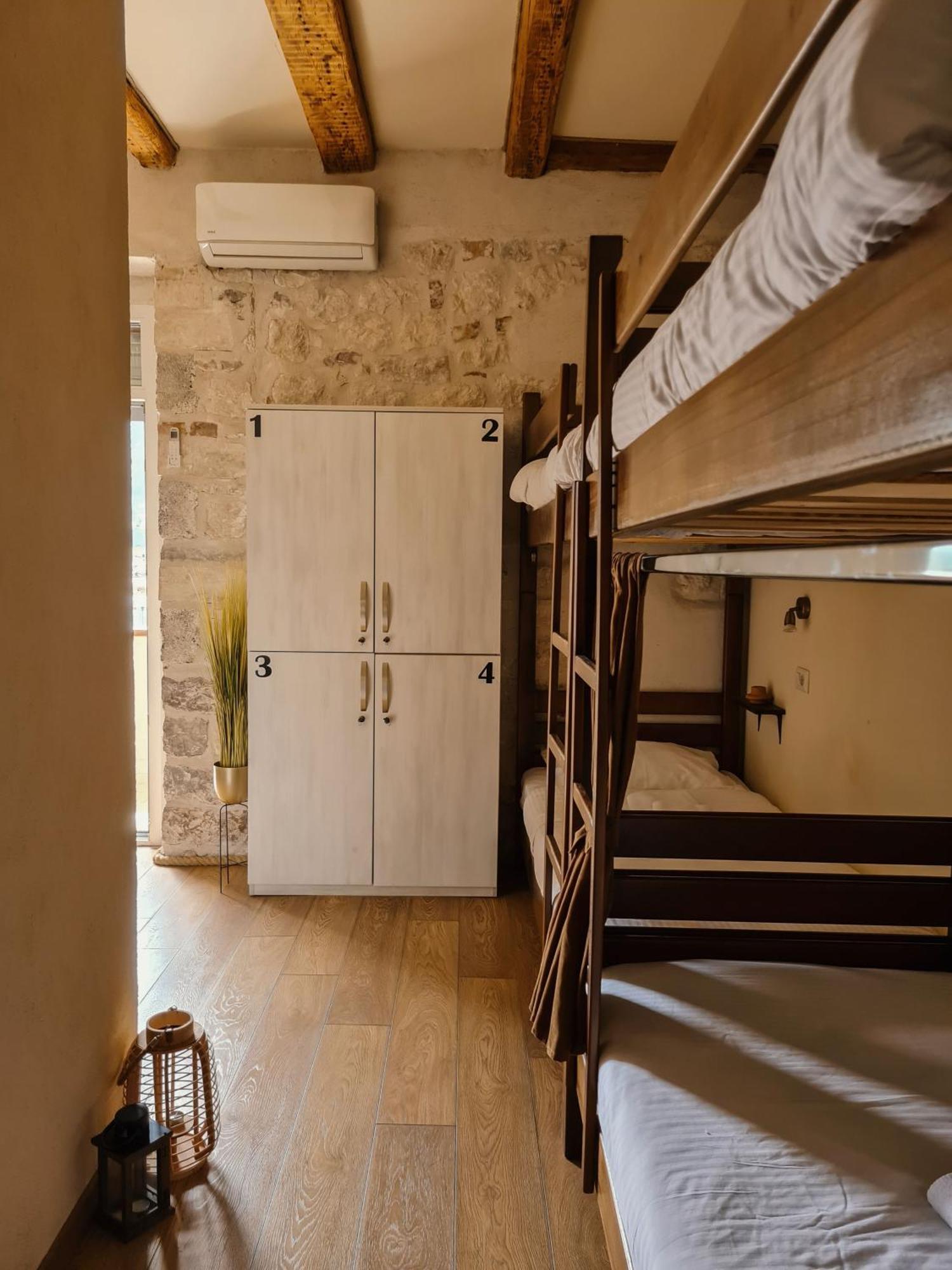 Guesthouse STEP Kotor Extérieur photo
