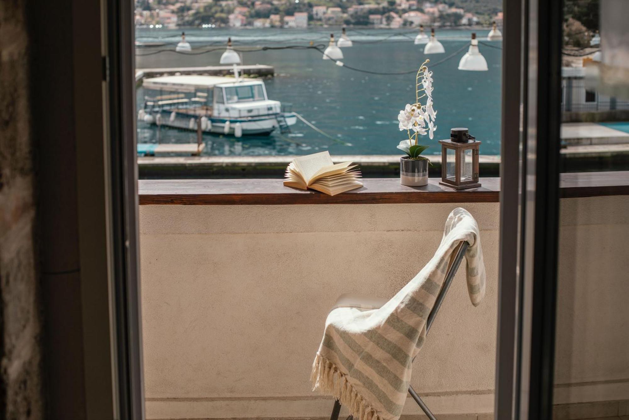 Guesthouse STEP Kotor Extérieur photo